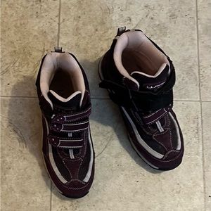 Women’s Snow Sneakers Size 7 wide